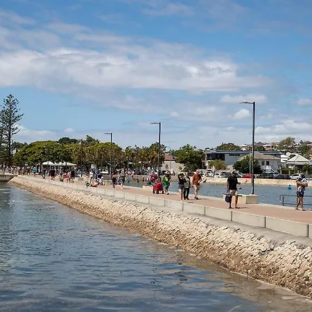 On Esplanade Own Flat & Pool, 2 Kms To Manly Cafe Precinct