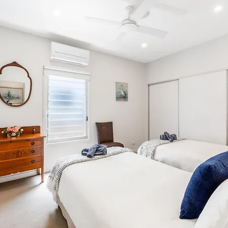 Apartment On Esplanade Own Flat & Pool, 2 Kms To Manly Cafe Precinct