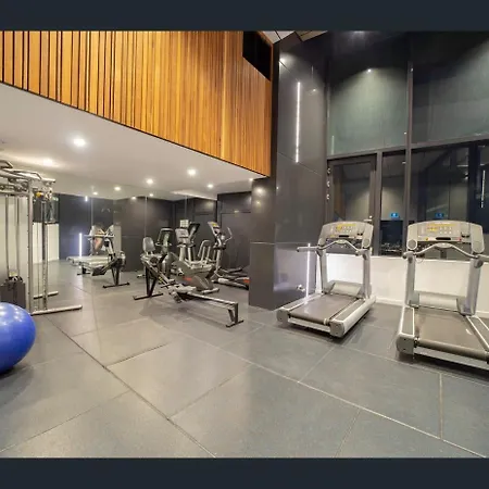 2 Bed 2 Bath In Cbd With Car Park * Brisbane
