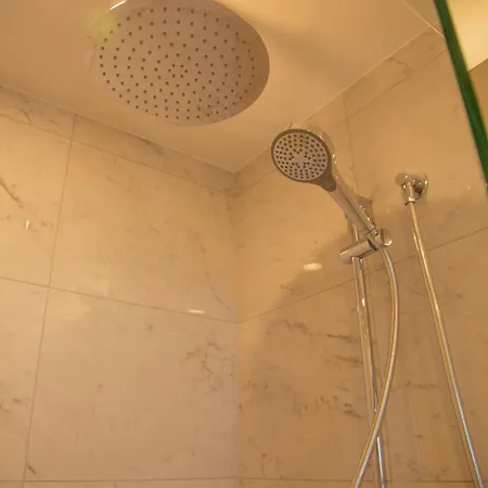 2 Bed 2 Bath In Cbd With Car Park Apartment