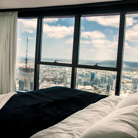 Apartment 2 Bed 2 Bath In Cbd With Car Park *
