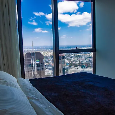 2 Bed 2 Bath In Cbd With Car Park Apartment *