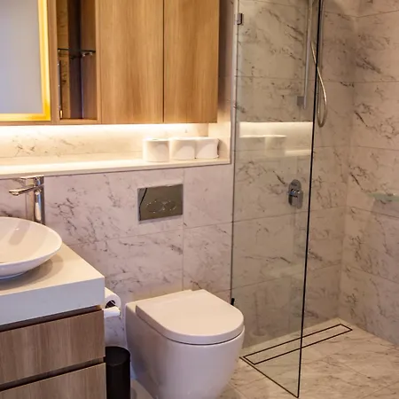 2 Bed 2 Bath In Cbd With Car Park * Brisbane