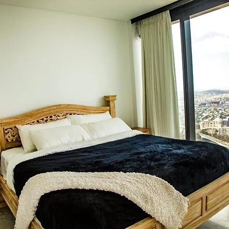 Apartment 2 Bed 2 Bath In Cbd With Car Park *