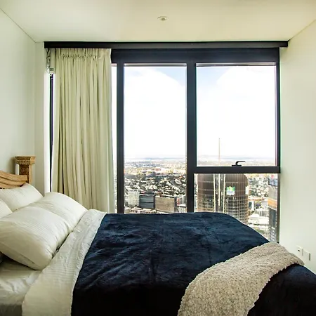 2 Bed 2 Bath In Cbd With Car Park Apartment *