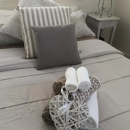 Scobie's Boutique 5*