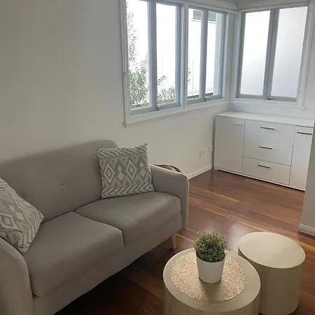Charming - 4-bedroom Plus Study Holiday home Brisbane