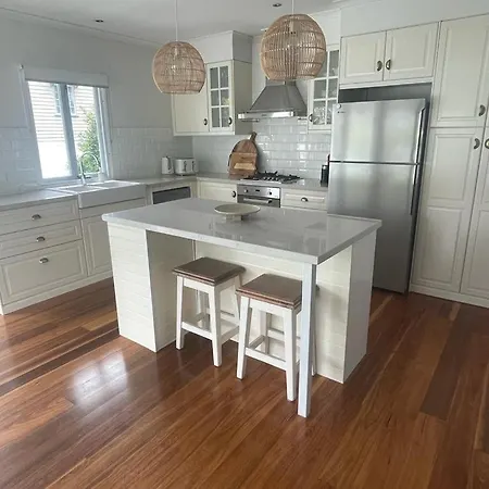 Holiday home Charming - 4-bedroom Plus Study
