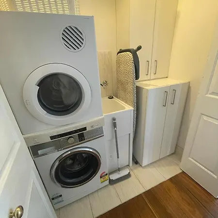 Charming - 4-bedroom Plus Study Holiday home