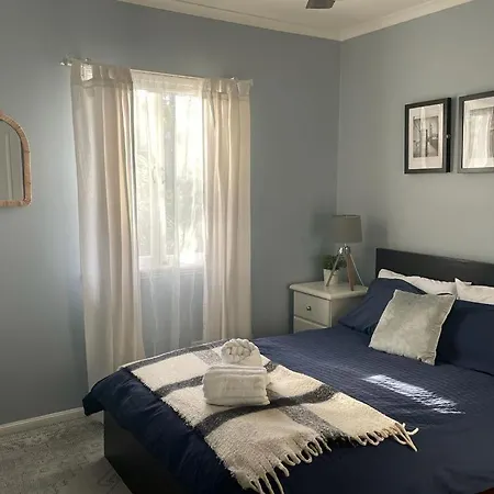 Holiday home Charming - 4-bedroom Plus Study *