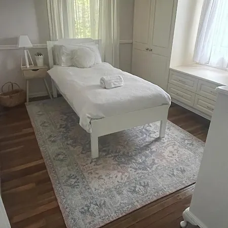 Charming - 4-bedroom Plus Study Holiday home Brisbane