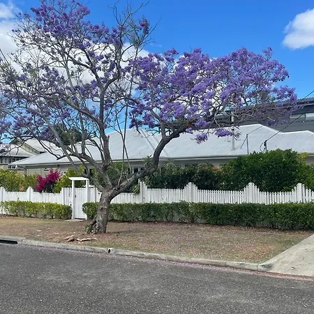 Charming - 4-bedroom Plus Study Holiday home Brisbane