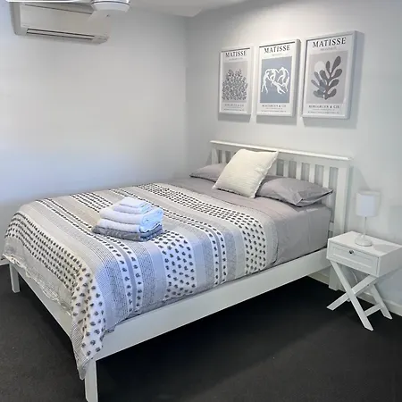 Location, Location, Location - Spacious * Brisbane