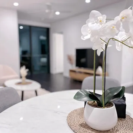 Riverfront Oasis 2bed Panoramic Riverview Brisbane