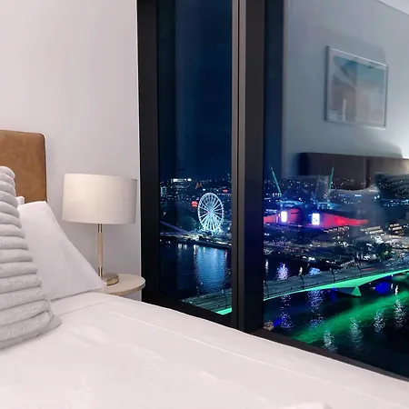 Riverfront Oasis 2bed Panoramic Riverview * Brisbane