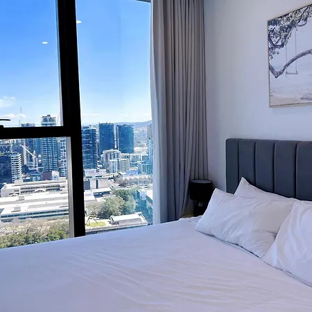 Riverfront Panorama With 2 Kings, Fireworks & Parking Apartment Brisbane