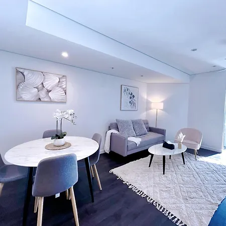 Riverfront Oasis 2bed Panoramic Riverview