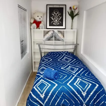 Guest house 72 On Newnham Brisbane