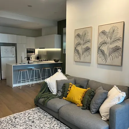 Great Located Unit/private Balcony, Pool,gym,parking Brisbane