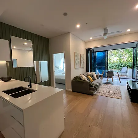 Great Located Unit/private Balcony, Pool,gym,parking *