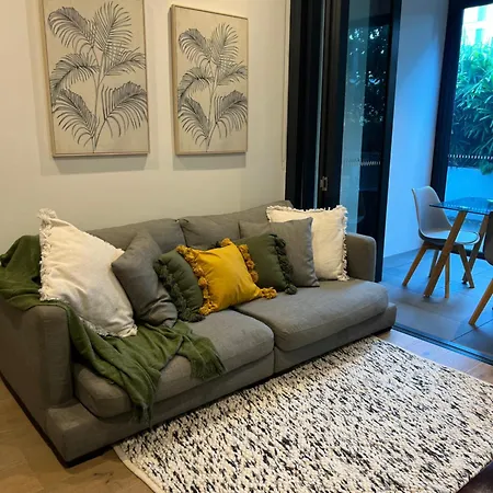 Apartment Great Located Unit/private Balcony, Pool,gym,parking