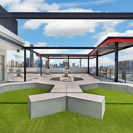 Heart Of The Valley Chic High Level 2br * Brisbane