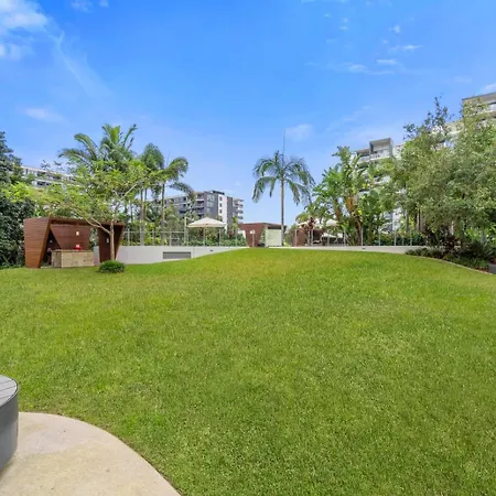 Apartment Modern Riverside Oasis - Gym Pool Wifi & Parking