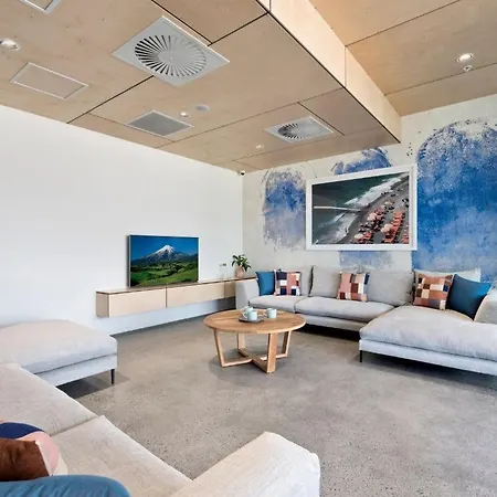 Explore Bne From Our Cute 1-bed In South Apartment Brisbane