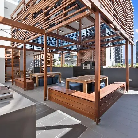 Explore Bne From Our Cute 1-bed In South Apartment *