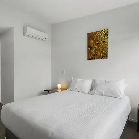 Comfy 2-bed With Bbq & Close To The Train Station *