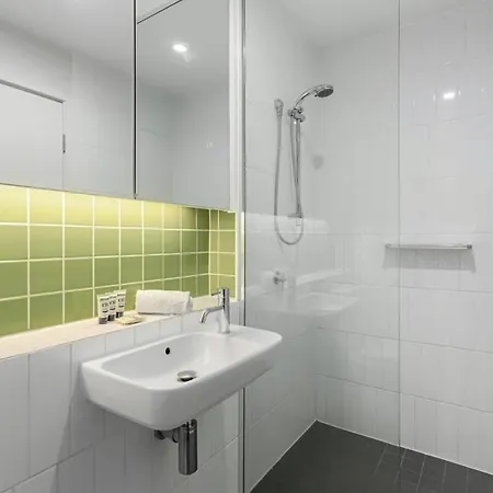 Comfy 2-bed With Bbq & Close To The Train Station Apartment