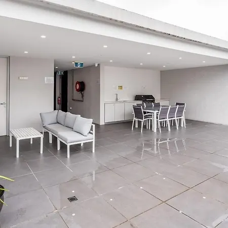 Apartment Radiant With Rooftop Entertaining Area *