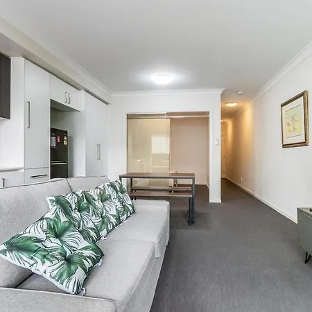Radiant With Rooftop Entertaining Area Apartment *