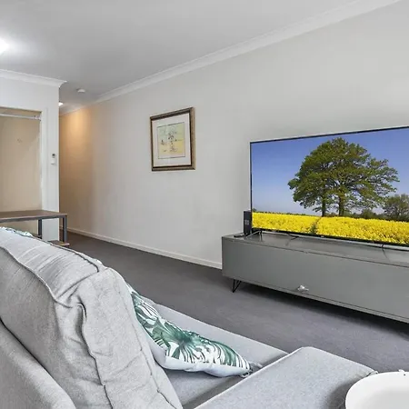 Radiant With Rooftop Entertaining Area * Brisbane
