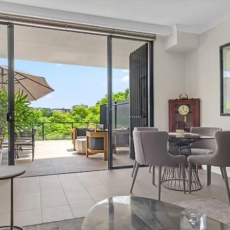 Apartment Riverfront Retreat! ~2bed/2bath/1car/huge Balcony Brisbane