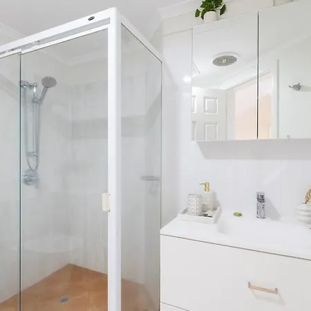 Spacious 2 Bed/2 Bath Garden Aircon Apartment Brisbane