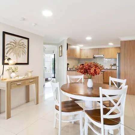 Spacious 2 Bed/2 Bath Garden Aircon * Brisbane