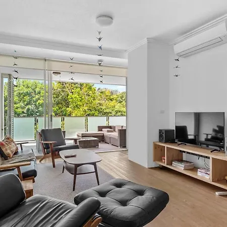 Spacious & Peaceful! 1bed/2bath/1car ~ Cbd