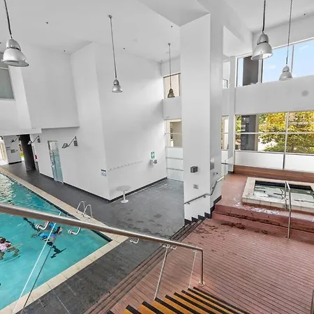 Spacious & Peaceful! 1bed/2bath/1car ~ Cbd