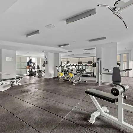 Apartment Spacious & Peaceful! 1bed/2bath/1car ~ Cbd