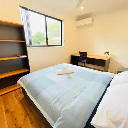Modern 2 Bedrooms House Close To Qeii Hospital & Grifith Uni Apartment *