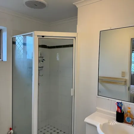 Homestay Clayfield Master Bedroom In Share *