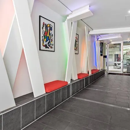 & Stylish! 1bed/1bath/1car ~ 5 Mins To Cbd Brisbane