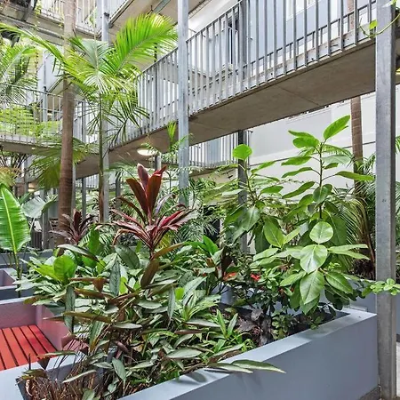 & Stylish! 1bed/1bath/1car ~ 5 Mins To Cbd Apartment