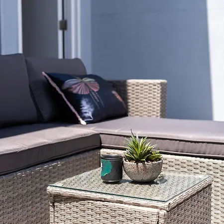 Balmoral - Airy & Light-filled Edge Comfort *