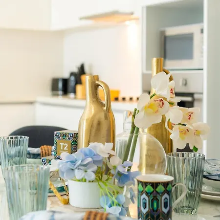 Balmoral - Airy & Light-filled Edge Comfort