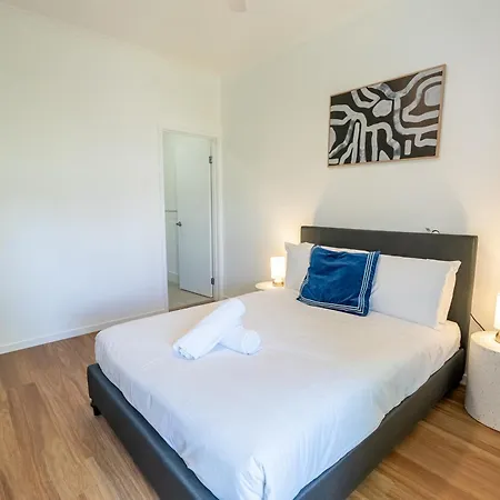 Balmoral - Airy & Light-filled Edge Comfort