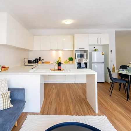 Balmoral - Airy & Light-filled Edge Comfort Apartment