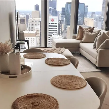 Executively Inspired - 2 Bed 2 Bath On Queen St With Carpark Fast Wifi Rooftop Pool And Sleeps 5 *