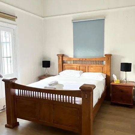 26 Gladstone Rd Highgate Hill Guest house *
